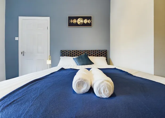Pottery House - Stoke On Trent -Free Parking - Central Location - Sleep 8