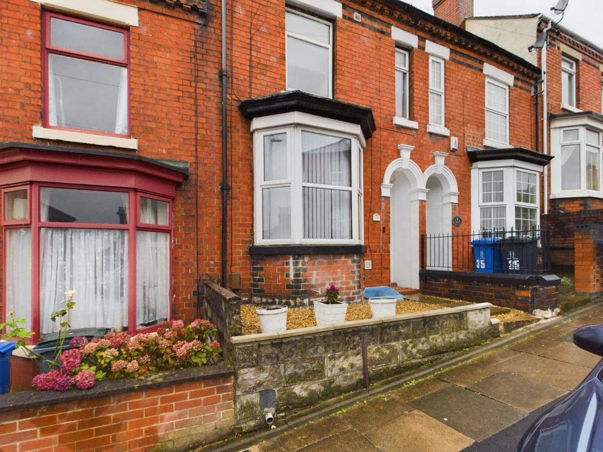 Pottery House - On Trent -free Parking - Location - Sleep 8 Holiday home Stoke-on-Trent
