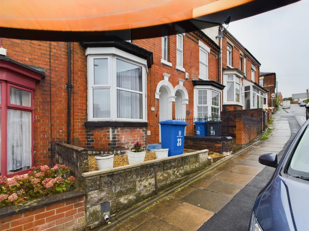 Pottery House - On Trent -free Parking - Location - Sleep 8 Holiday home Stoke-on-Trent