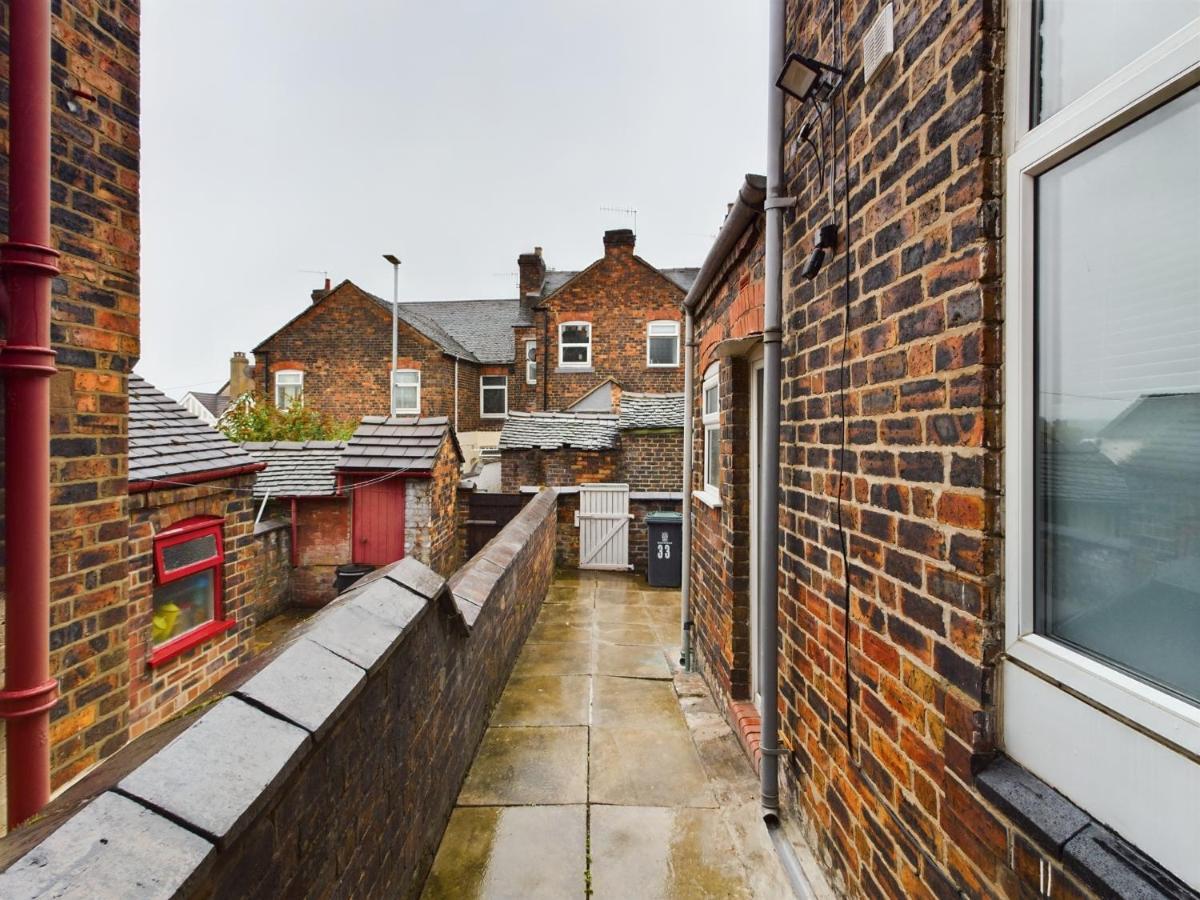 Holiday home Pottery House - On Trent -free Parking - Location - Sleep 8