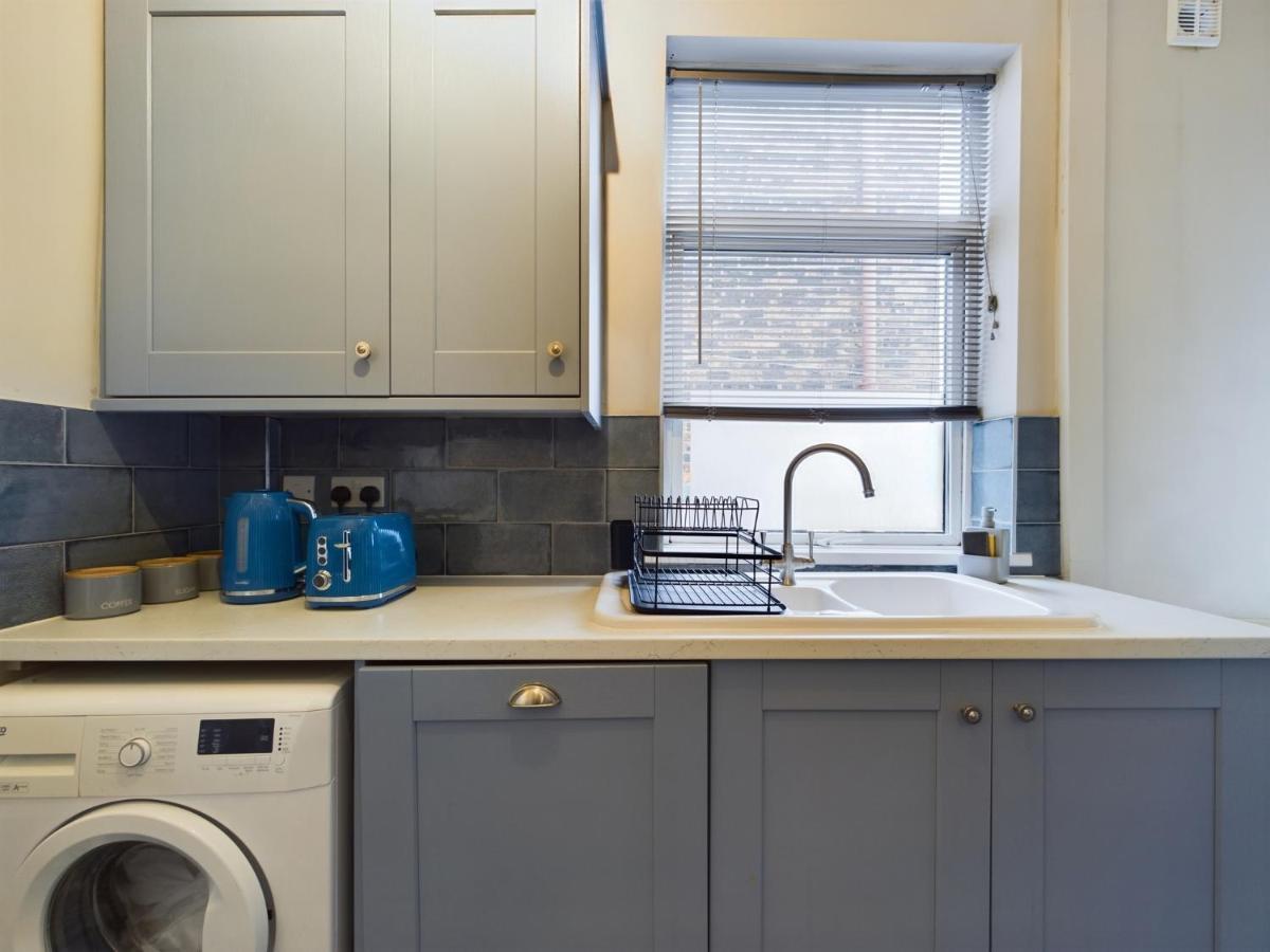 Holiday home Pottery House - On Trent -free Parking - Location - Sleep 8